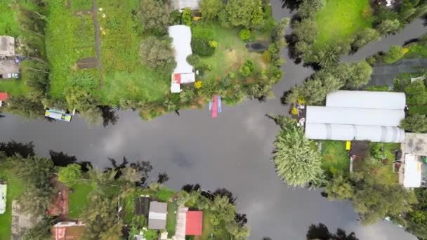 Meksika Daki Xochimilco Kanalının Üstünde Bulutların Yansımaları Suda Görülebilir — Stok video
