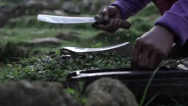 Couteau Affûté Fermier Indonésien Sur Village Rural Bali Pendant Journée — Video