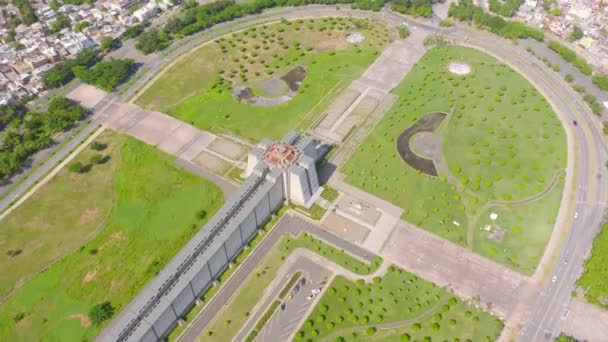 Luchtfoto Van Het Beroemde Vuurtorengebouw Van Christopher Columbus Faro Colon — Stockvideo