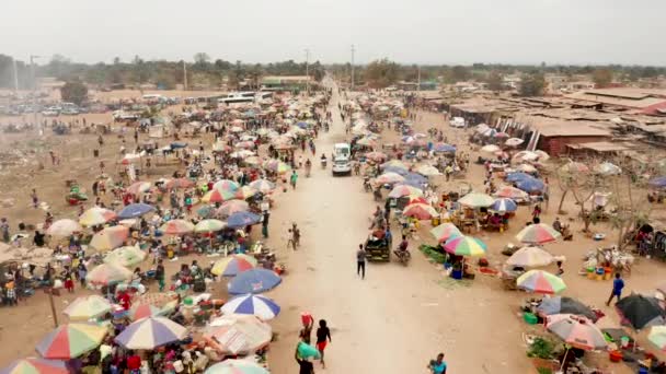 Подорожуючи Вперед Через Неформальний Ринок Кашіто Анголі Африка — стокове відео