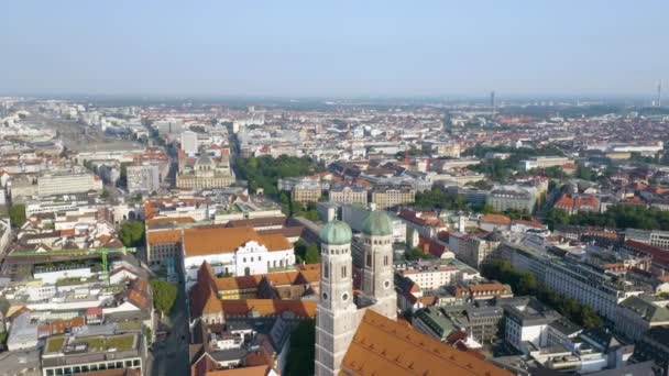 Drone Flying Munich Cathedral Reveals Famous Marienplatz Square Munich Germany — стокове відео