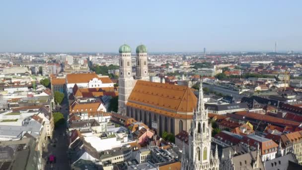 Luchtfoto Sokkel Boven Onthult München Stad Achter Frauenkirche Kathedraal Van — Stockvideo