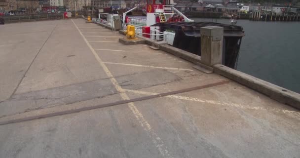 Empty Harbour Oban Waterfront Building Achtergrond Schotland Verenigd Koninkrijk Kantelen — Stockvideo