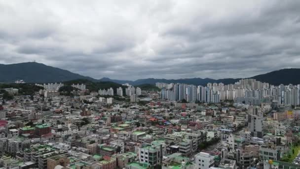 Disparo Aéreo Sobre Ciudad Daejeon Una Zona Densamente Poblada Corea — Vídeo de stock