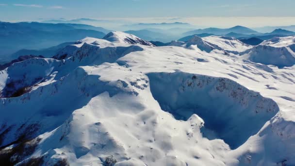 Aerial View Kilátással Havas Csúcsok Monti Della Meta Hegy Napsütötte — Stock videók