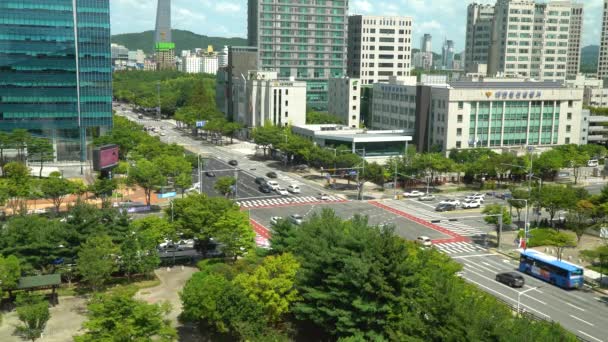 Daejeon City Main Roads Intersecção Com Trânsito Passando Por Prédios — Vídeo de Stock