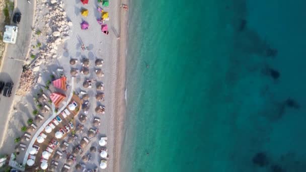 Quiet Beach Colorful Umbrellas Washed Clean Turquoise Sea Water Albanian — Stock Video