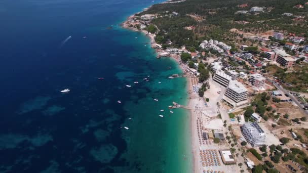 Hauptstrand Von Dhermi Albanien Promenade Mit Cafés Hotel Wunderschönem Blauen — Stockvideo