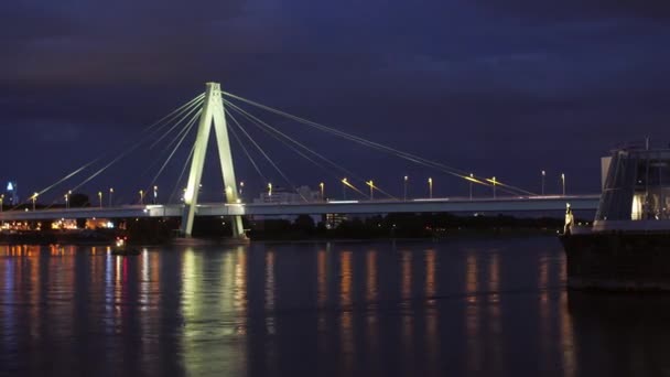 Bunte Zeitraffer Der Kölner Severinbrücke Und Des Rheins Vordergrund Glatte — Stockvideo