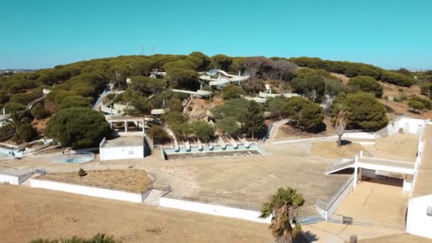 Вид Воздуха Заброшенный Аквапарк Солнечный Летний День Алтуре Алгарве Португалия — стоковое видео