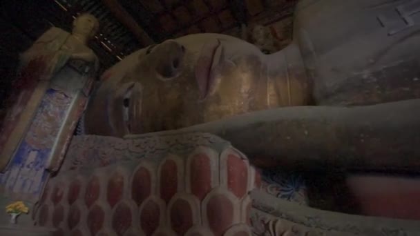 Pan Right Ascar Famoso Buddha Sdraiato Nel Tempio Dafo Zhangye — Video Stock