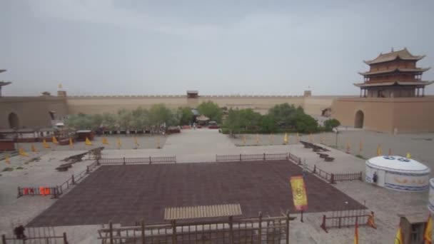 Pan Left Cour Château Jiayuguan Gansu Ouest Chine — Video