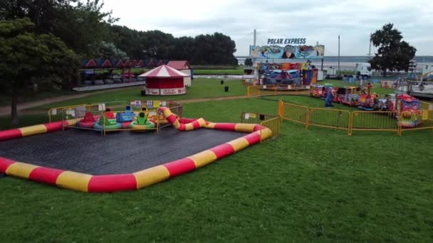 Vacío Nublado Parque Atracciones Británico Vista Aérea Desierta Feria Atracciones — Vídeos de Stock