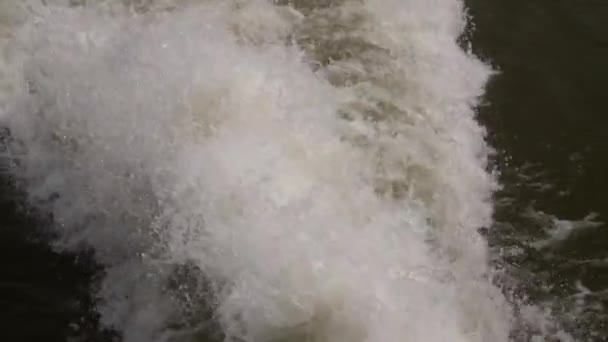 Närbild Skott Propeller Kasta Enorm Explosion Vatten Från Motorbåten — Stockvideo