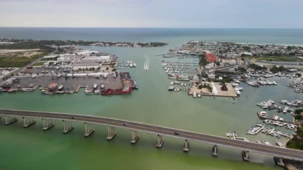 Zicht Visser Die Aankomt Yucalpeten Marina Mexico — Stockvideo