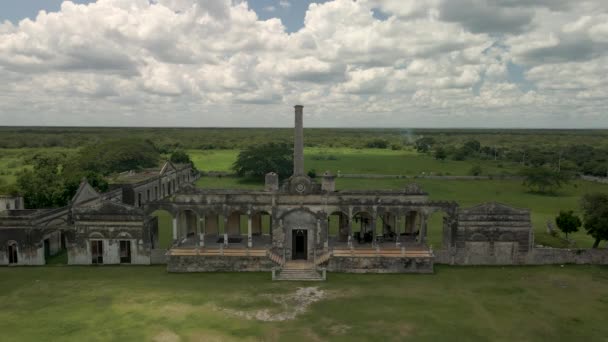 Αεροφωτογραφία Του Εγκαταλελειμμένου Enequen Hacienda Στο Γιουκατάν Του Μεξικού — Αρχείο Βίντεο