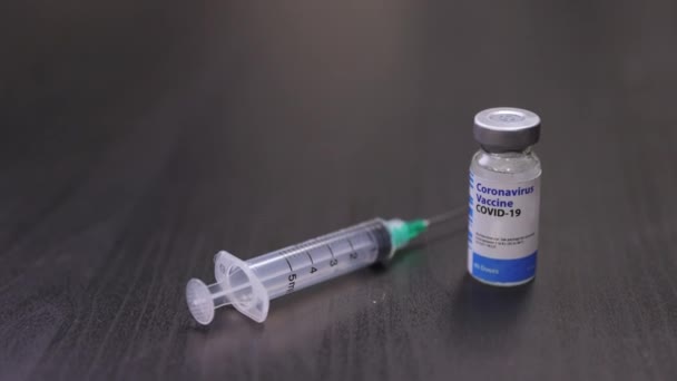 Nahaufnahme Von Covid Coronavirus Impfflasche — Stockvideo