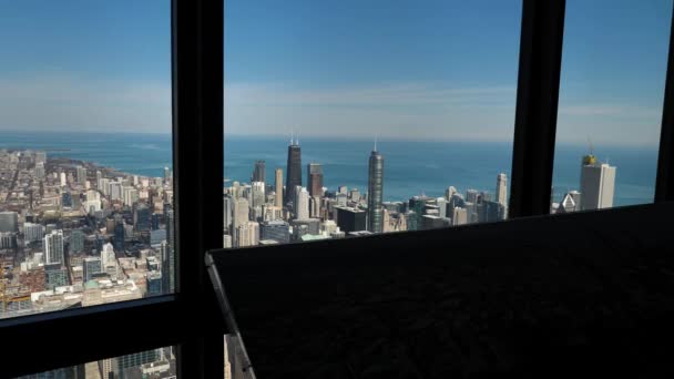 Chicago Cityscape Willis Tower Slow Motion Revealing View Skyscrapers Jezioro — Wideo stockowe