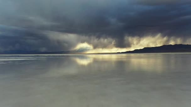 Bonneville Salt Flats Utah Usa Flying Low Shallow Water Stormy — Stock Video