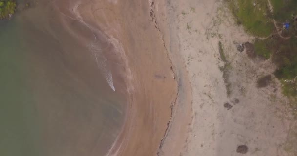 Vista Cima Para Baixo Água Mar Costa Arenosa Praia Galgibaga — Vídeo de Stock