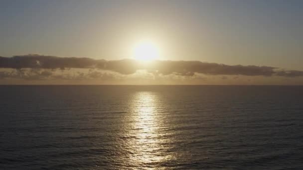 令人叹为观止的金色落日掠过了金海岸的冲浪者天堂海滩 宁静的风景 — 图库视频影像
