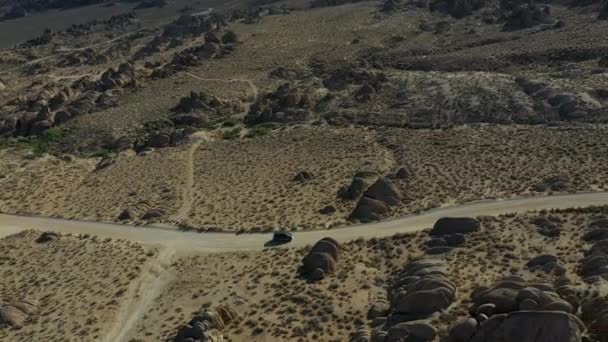 Vista Aérea Van Oscura Moviéndose Carretera Del Desierto Vehículo Paisaje — Vídeos de Stock