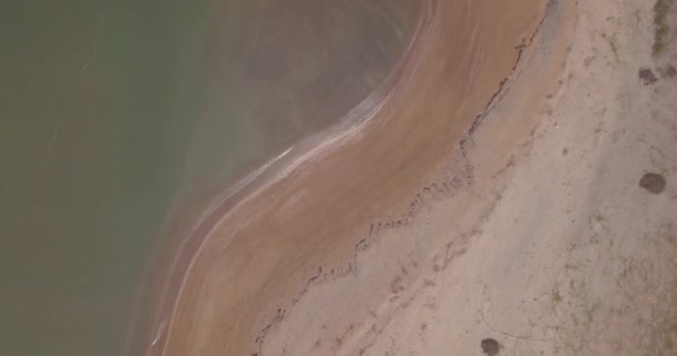 Soft Turquoise Ocean Wave Crashen Sandy Shore Galgibaga Beach Tijdens — Stockvideo