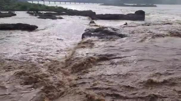 Désastre Eau Sale Après Une Forte Pluie Eau Boueuse Brune — Video