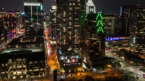 Aerial Hyperlapse Downtown Austin Nocy Ujawniając Capitol Budynku Nad Congress — Wideo stockowe