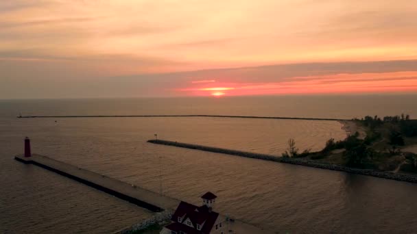 Muskegon Csatorna Levegője Kora Naplementekor — Stock videók