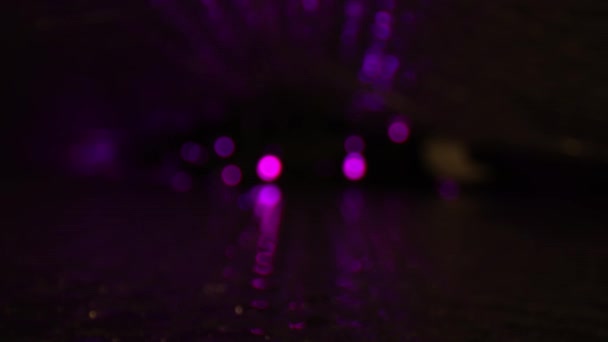 Defokusierte Pulsierende Violette Led Lichter Die Oben Und Unten Inneren — Stockvideo