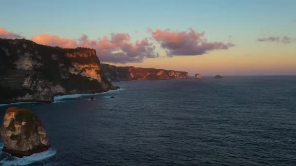 Vista Aérea Costa Penhasco Ilha Nusa Penida Uma Das Atrações — Vídeo de Stock