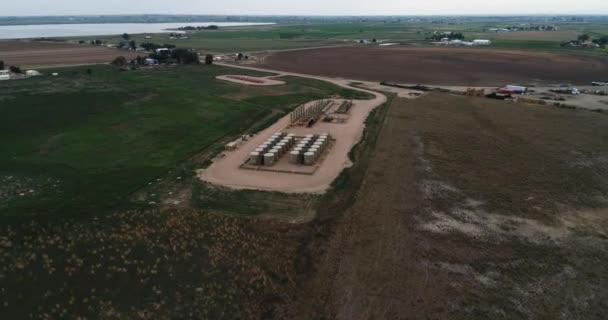 Ropná Plynárenská Operace Zohavená Zemědělstvím Polích Východního Colorada 2021 — Stock video