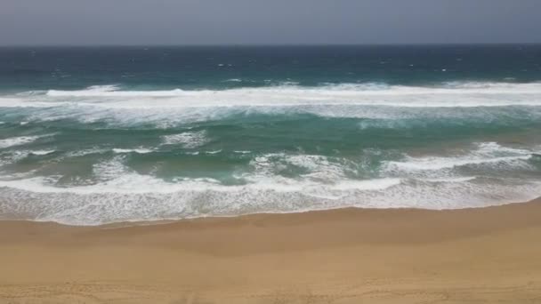 Fuerteventura Kanarya Adası Ndaki Kahve Plajına Çarpan Büyük Dalgaların Insansız — Stok video