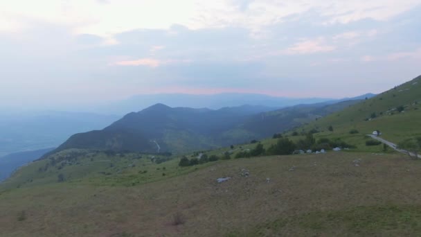 Drone Tiré Sommet Une Montagne Vue Est Incroyable Des Montagnes — Video