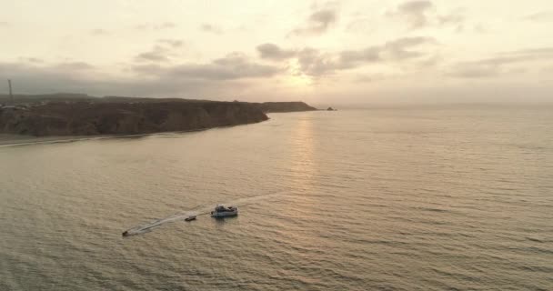 サンタ マリアニタ ビーチ エクアドルのヨット トラベル サンセット — ストック動画