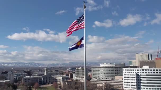 Bandera Los Estados Unidos Bandera Del Estado Colorado Soplando Una — Vídeo de stock