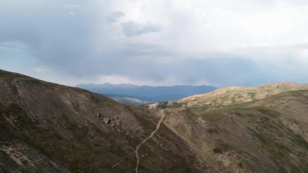 Volare Una Montagna Del Colorado Vedere Montagne Rocciose Una Stazione — Video Stock