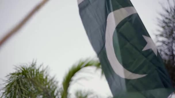 Tembakan Pendekatan Bendera Pakistan Dalam Angin Simbol Negara Pakistan — Stok Video