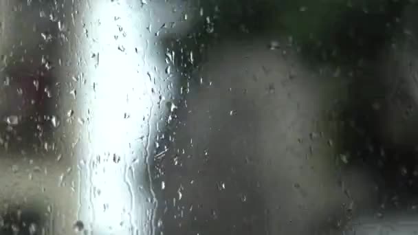 dešťová voda na pohybující se auto sklo okno kapající filmové b roll.