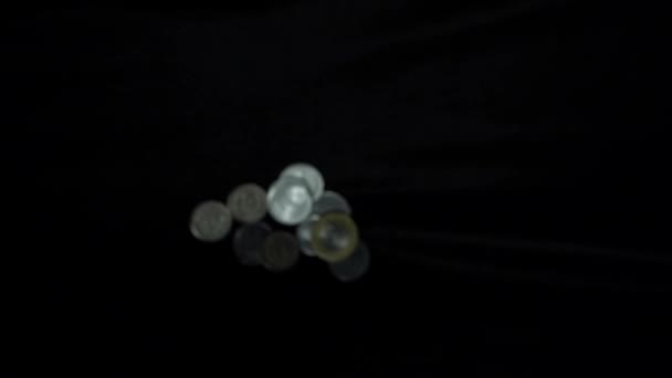 Монеты Бросают Камеру — стоковое видео