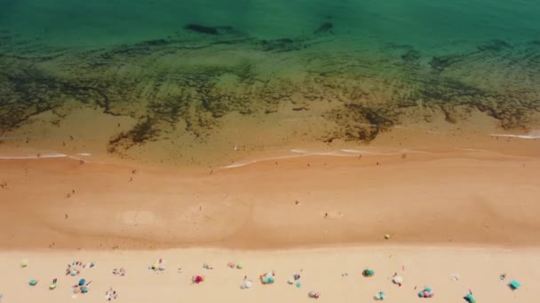 Tourist Golden Sandy Shoreline Praia Alagoa Portugal Summer Aerial Topdown — Stock Video