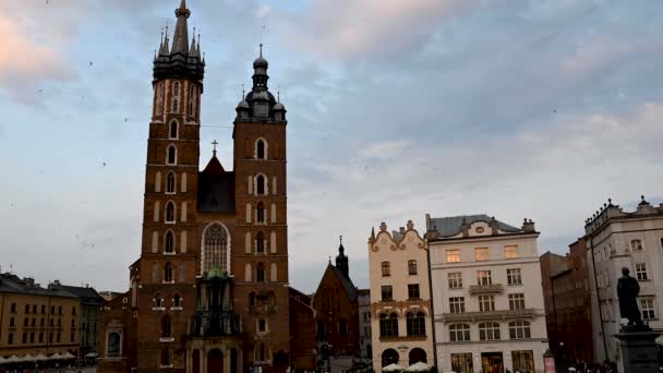 Vue Imprenable Sur Basilique Sainte Marie Crépuscule Dans Ville Cracovie — Video