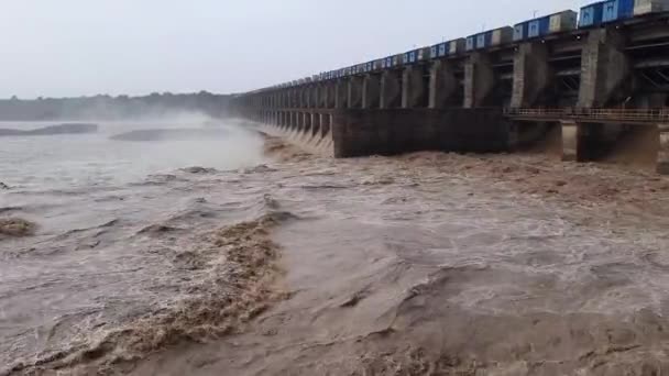 Retirer Eau Barrage Une Centrale Hydroélectrique Pour Éviter Débordement — Video