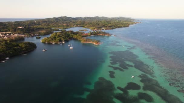 Vista Aérea Isla Tropical Veleros Coloridos Arrecifes Isla Fantasy Isla — Vídeos de Stock