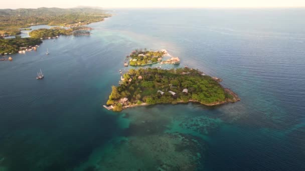 Aerial Top View Tropical Island Colorful Reef Oak Ridge Roatan — Stock Video