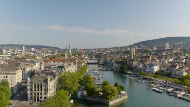 Aflopend Luchtfoto Van Zürich Old Town Naast Lemmat River Voetstuk — Stockvideo
