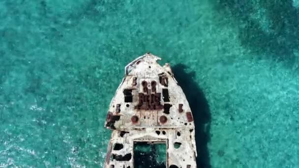 Top View Sunken Sapona Betonnen Schip Het Turquoise Strand Van — Stockvideo