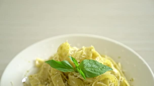 Pasta Fettuccine Pesto Con Queso Parmesano Parte Superior Estilo Comida — Vídeos de Stock