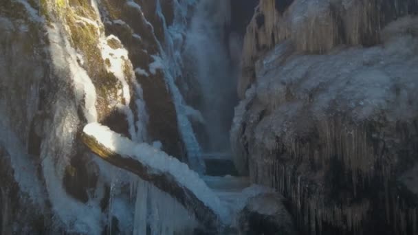 Atemberaubender Eisiger Wasserfall Winter Nationalpark — Stockvideo